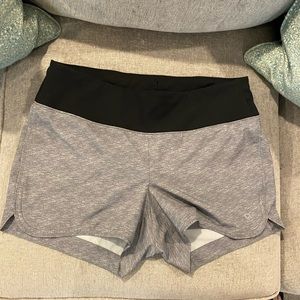 Maternity GapFit Wide Waistband 3.5" Running Shorts Small Grey EUC